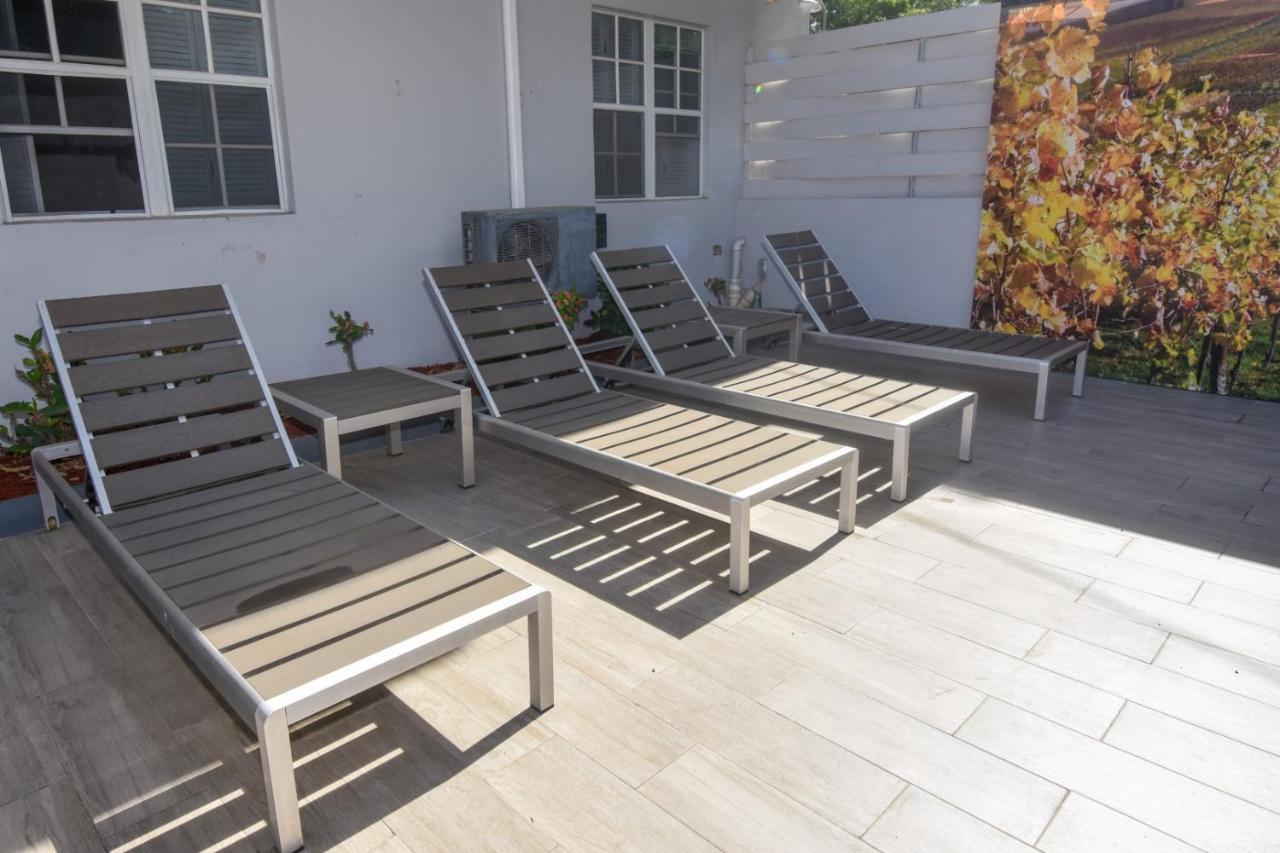 The Moxy Hotel English Harbour Exterior foto